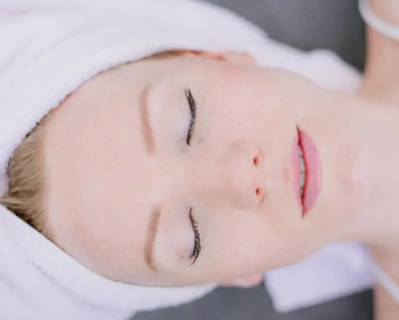 Professional facial cleansing treatment for combination, oily and acne-prone skin in Medellín — Dr. Catalina Henao